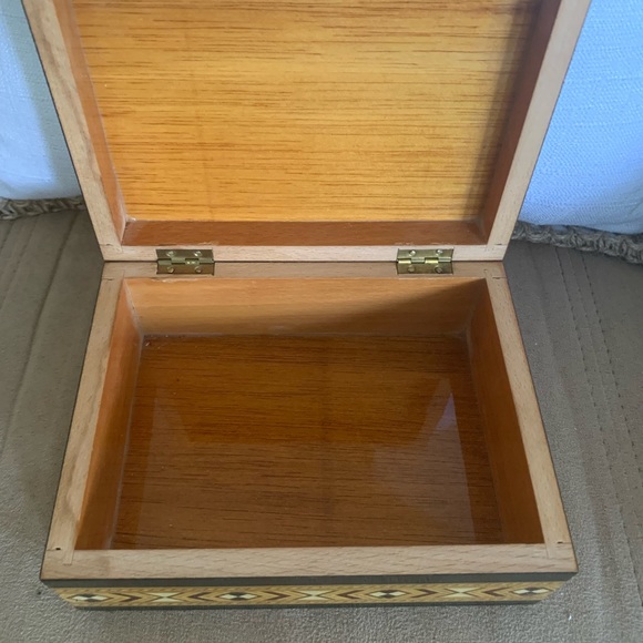 Beautiful Middle East Syrian inlaid box - Picture 5 of 10